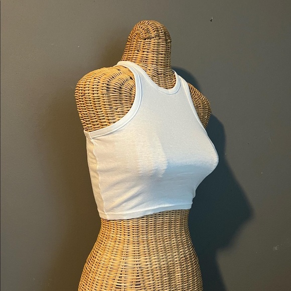 white tank - Picture 5 of 7